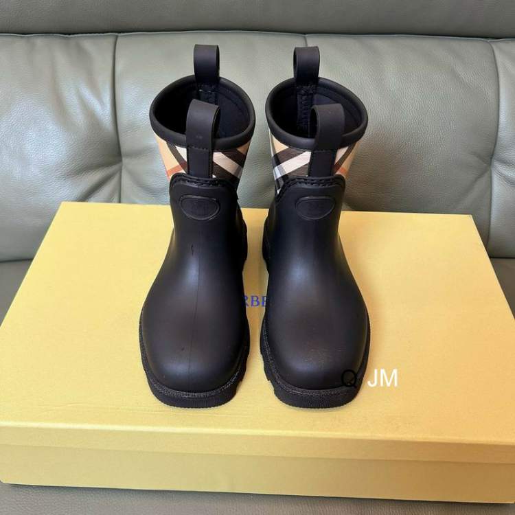 Picture of Burberry Shoes _SKUBurberrysz35-40JM03021903
